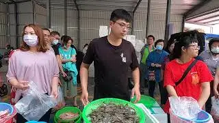 帥兒子很故意唷，故意讓姑姑機機叫 中彰海王子海鮮拍賣台中東興市場海鮮叫賣