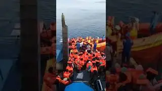 NYARIS TENGGELAM, INILAH SUASANA KAPAL YANG AKAN MENUJU BALI...