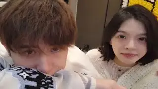 童锦程的女朋友在家陪他看世界杯是怎样的呢？