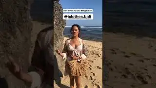 artis anya Geraldine hot berbikini di pantai (2) pamer payudara