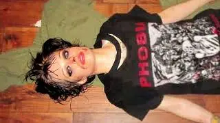 Crystal Castles - Untrust Us (Alternate Version) [with Alice Glass vocals] -  Live HQ