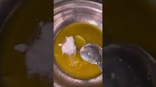 Медовий бісквіт￼📌 4 яйця￼📌 100 г цукру￼📌 3ст л меду 📌 1ч л сод 📌 5ст л борошна