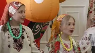 "Как по улице Варваринской" - русская народная песня.