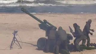 Lekka haubica Nexter 105 LG1 Mk 3 na poligonie w Ustce