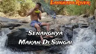 bathing in the river while cooking. #river #natural #explore #cool #survival