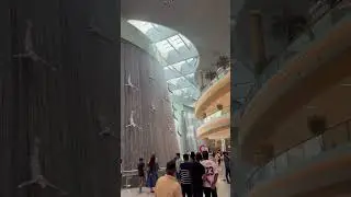 Fountain in the Dubai Mall / Фонтан в торговом центре Дубай Молл // 15.08.2023