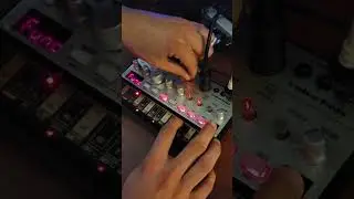 Powerful bassline with this tiny synth (Volca Bass) 
