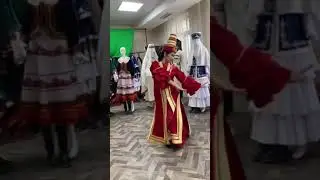 Министр культуры Бурятии станцевала в разных народных костюмах