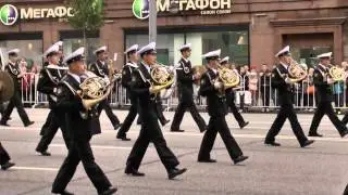 Спасская башня 2013.Шествие участников фестиваля по Тверской улице