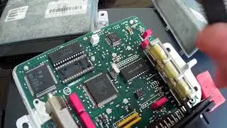 How to work with old BMW DMEs: disassemble, chip, and remove EWS