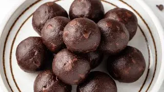 Sugar free healthy low carb chocolate balls