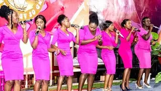 worship medley | awesome in this place|You are wonderful | hossana tumwimbie || christine Apondi