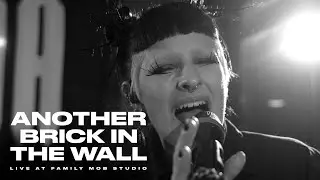 WINA - ANOTHER BRICK IN THE WALL - (ao vivo no Family Mob Studio)