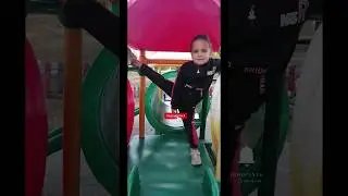 Эмилия хочет стать гимнасткой🤸‍♀️😊😊 #trending #тренд #emily_family #shorts #гимнастикадети
