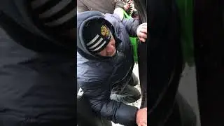 Заполз в машину