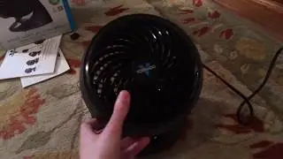 (Unboxing and Demonstration) Vornado 133 compact small room Air Circulator fan.