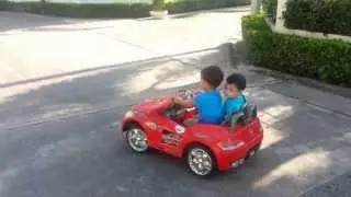 Tommy brings neighbor boy home - Tommy brengt buurjongen naar huis