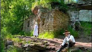 Modern Man Lived 30 Years In Cave House (Lasse i berget)