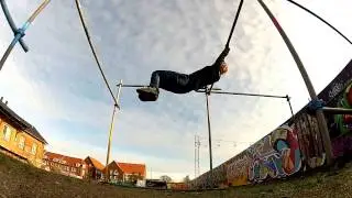 Слёт с турника через турник 180 в зацеп (Parkour Tricks)