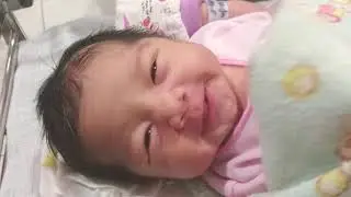 Bayi baru lahir bisa senyum