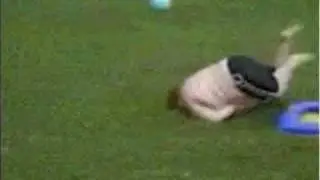 fat guy eats shit