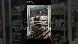 Lokal Banget, Foto Kpop Idol Artis Korea yang pernah viral di Indonesia