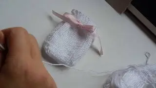 DIY : pas à pas mouffles naissance tricot