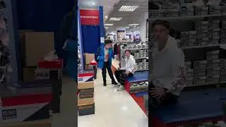Социальный эксперимент!! Кто возьмёт деньги которые ему подложили?!?! #shorts