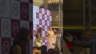 Perfectly matching #kareenakapoorkhan #uae #bollywood #shreyaghoshal #shorts #trending #music