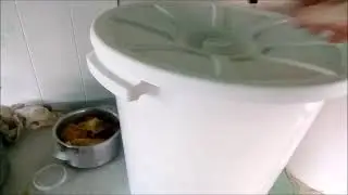 Пластиковый бак  для отстаивания меда