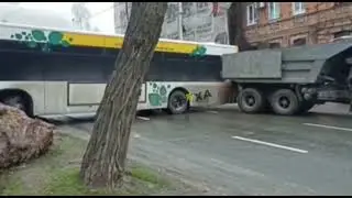 Автобус на Сичевых Стрельцов развернуло на 90
