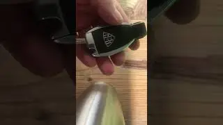 Меняем батарейку на ключе от Мерседес S класс майбах w222 