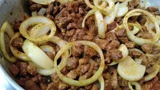 Carne frita acebolada