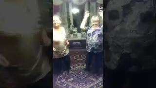Напилась с подругой и станцевала! 😮 #shorts #tiktok #бабушка #я #танец #алкоголь #напилась #подруга