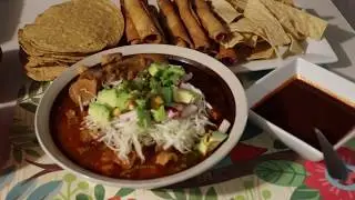 Pozole de puerco rojo estilo GUERRERO.