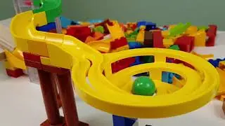 Satisfying building blocks Winding wooden track Ball track with spiral elevator