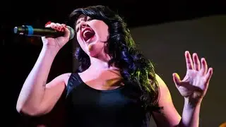 Vanessa Amorosi: The Human Electric Guitar