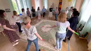 Песенка из альбома «Умные пальчики» Под дождиком  . Автор Надежда Марютина исполнение Ирина Бармина
