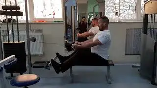 Тяга горизонтального блока к животу, подхватом, горизонтальной ручкой
