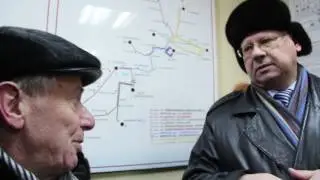 Очередь пенсионеров за льготными билетами
