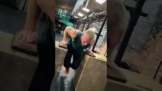 НА ГВОЗДЯХ, КАК НА БРУСЬЯХ! Нева 33.