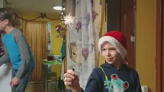 Встречаем новый год. Не можем никак поделить...
