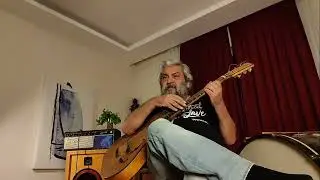 Murat Taner anlatıyor ve çalıyor
