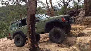 Jeep rock crawling