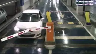 АВАРИЯ ДЕВУШКА ШЛАГБАУМ ДУРА