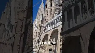 Why is the Sagrada Família still under construction after more than 140 years?