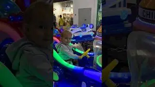 Первый аттракцион Дамира 😂