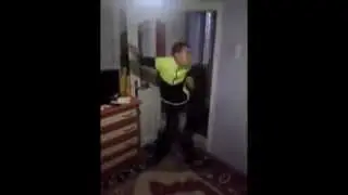 Evde dans patlaması yaşayan küçük ergen