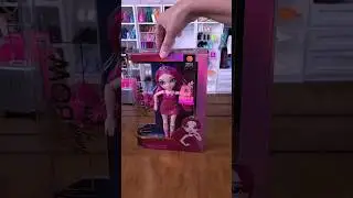 Unboxing Rainbow Junior High doll Stella Monroe