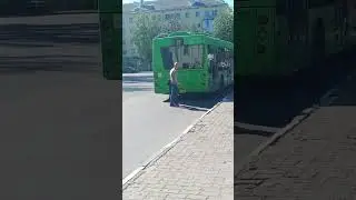 МАЗ 203 города Псков прибывает по 19 маршруту на остановку Вокзал